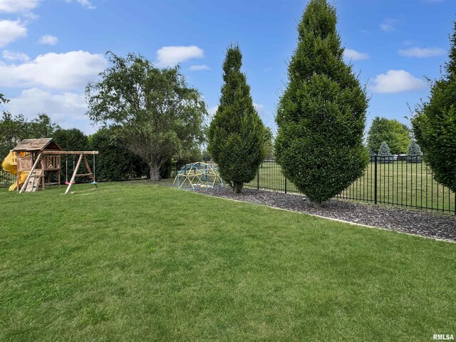 11030 N Ruby Ct, Dunlap, IL 61525 - view of yard featuring a residential view