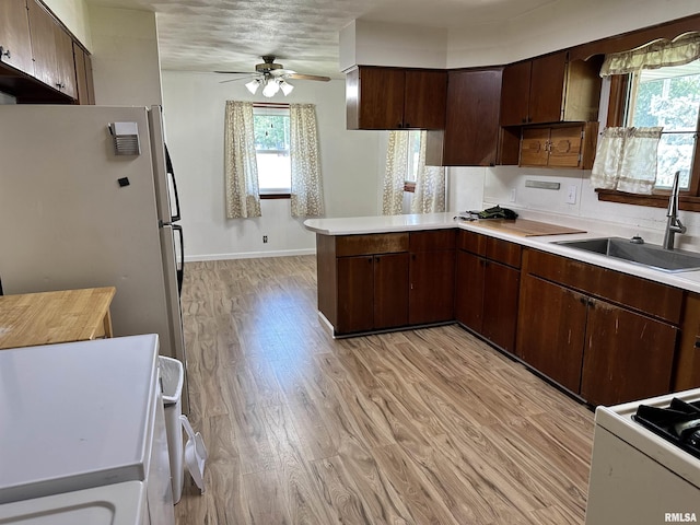 2401 Springfield Rd, East Peoria, IL 61611 - kitchen with light countertops, a ceiling fan, a peninsula, and range