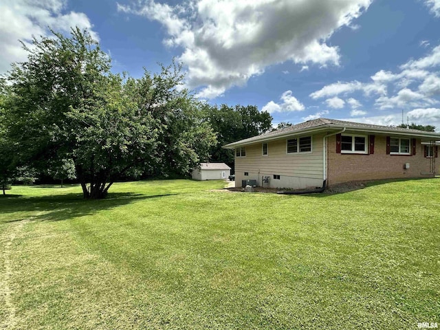 2401 Springfield Rd, East Peoria, IL 61611 - view of green lawn with a storage shed