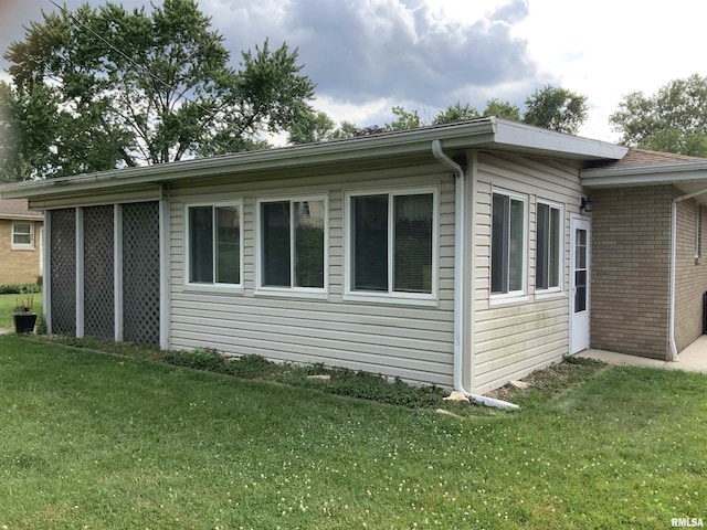 1104 S 8th St, Pekin, IL 61554 - view of side of home with a yard and brick siding
