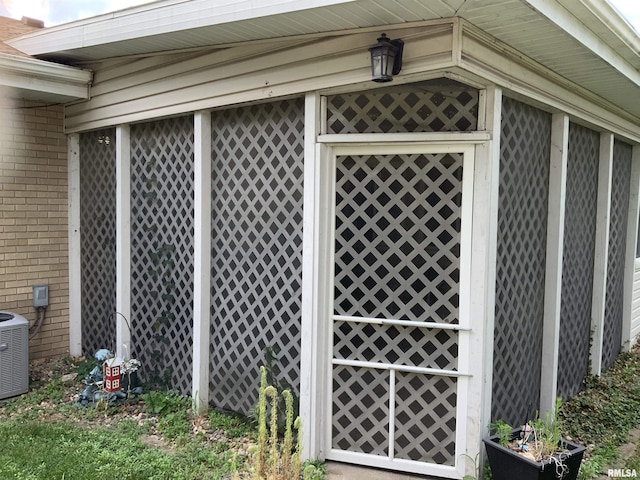 1104 S 8th St, Pekin, IL 61554 - view of outbuilding