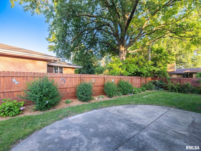 5004 N Dawn Dr, Peoria, IL 61614 - fenced backyard featuring a patio area