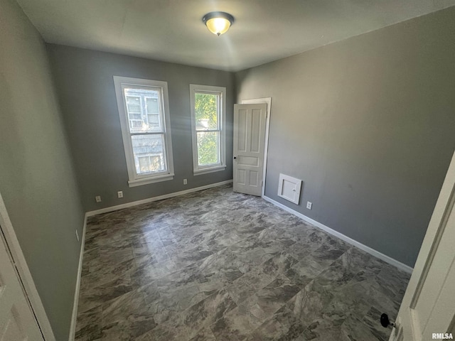 512 Fairholm Ave, Peoria, IL 61603 - unfurnished room featuring baseboards