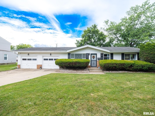 1600 W Willcox Ave, Peoria, IL 61604 - single story home featuring an attached garage, driveway, and a front yard