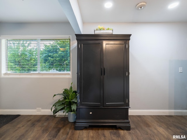 1600 W Willcox Ave, Peoria, IL 61604 - detailed view of wood finished floors and a smoke detector