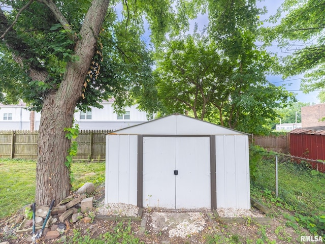 1600 W Willcox Ave, Peoria, IL 61604 - view of shed featuring a fenced backyard