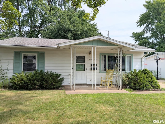 1427 Matilda St, Pekin, IL 61554 - ranch-style home featuring a front lawn, covered porch, and roof with shingles