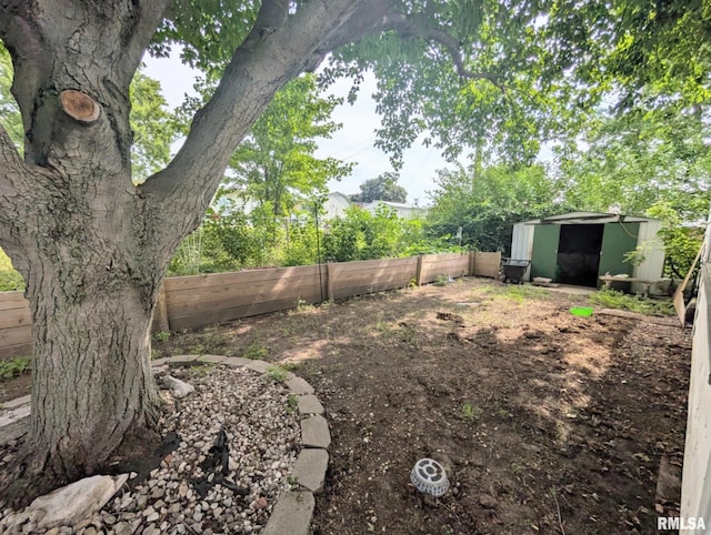 1427 Matilda St, Pekin, IL 61554 - view of yard featuring a storage unit