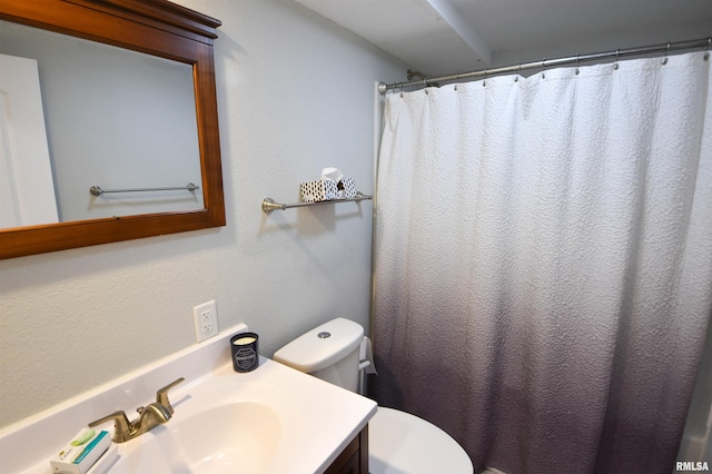 1825 Holiday Dr, Pekin, IL 61554 - bathroom featuring vanity and a shower with shower curtain