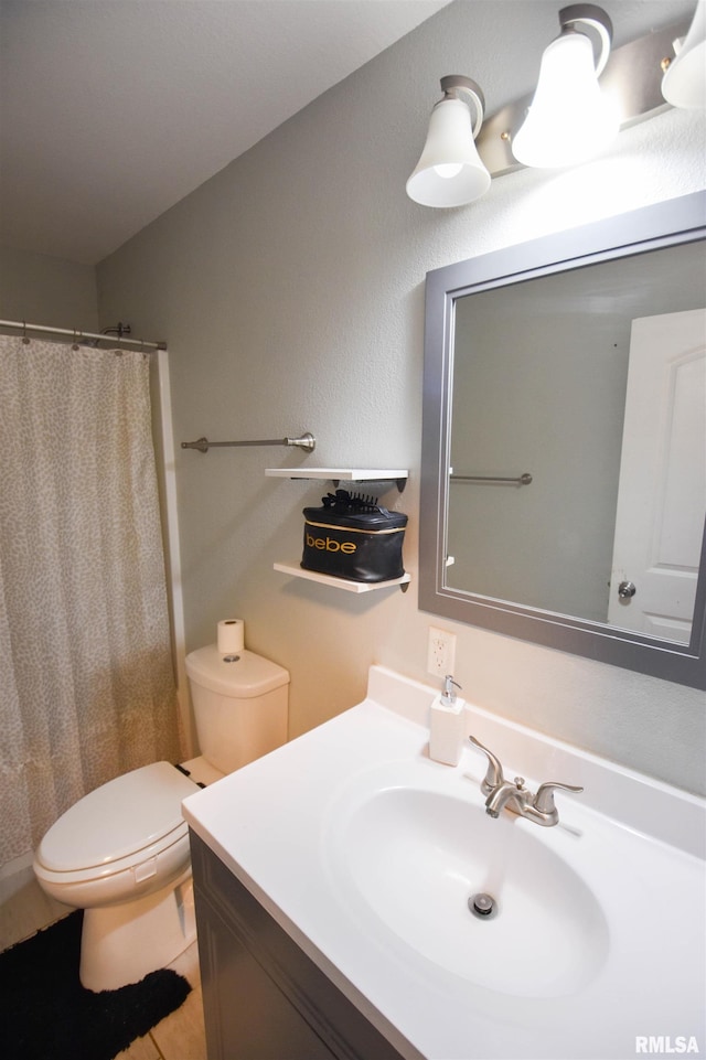 1825 Holiday Dr, Pekin, IL 61554 - full bath featuring vanity and a shower with shower curtain