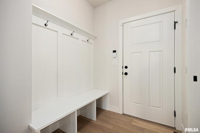 2821 W Lake Trail Ct, Dunlap, IL 61525 - mudroom featuring light wood-type flooring