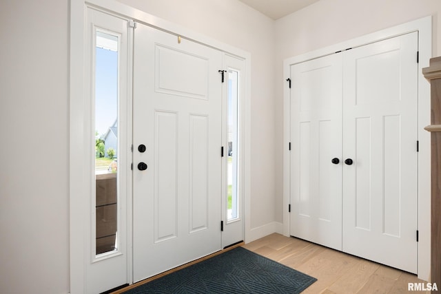 2821 W Lake Trail Ct, Dunlap, IL 61525 - entryway featuring light wood-style floors and baseboards