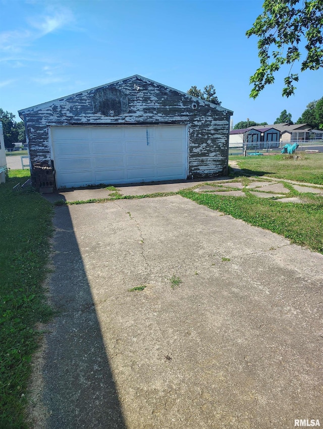 1340 E Ash St, Canton, IL 61520 - view of detached garage