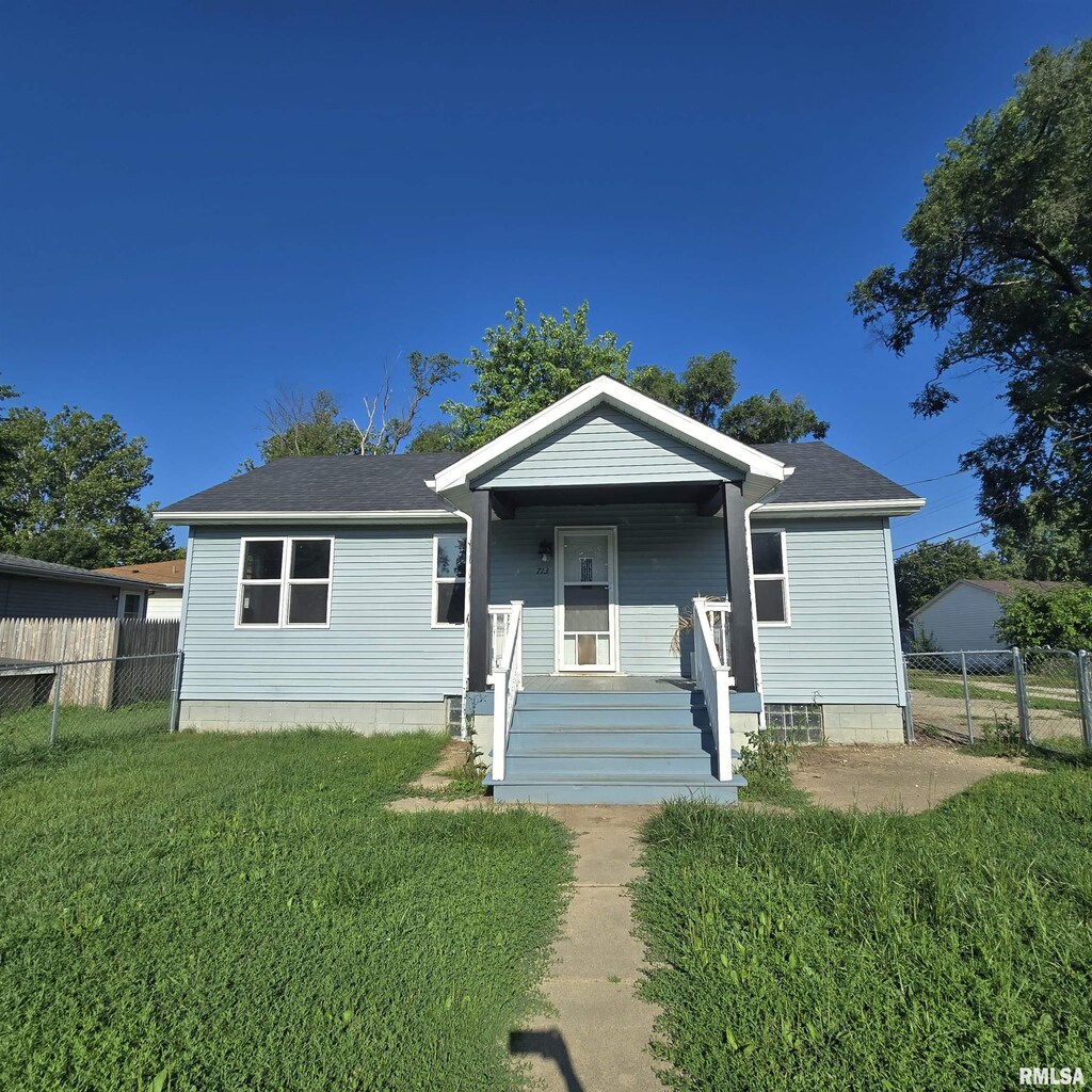 713 S Creve Coeur Ave, Creve Coeur, IL 61610 - photo 1