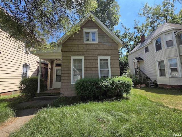 1808 W Fredonia Ave, Peoria, IL 61606 - view of front facade featuring a front yard