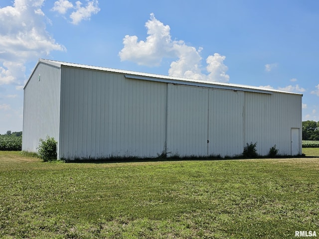 1469 2100th St, Lincoln, IL 62656 - view of pole building with a yard