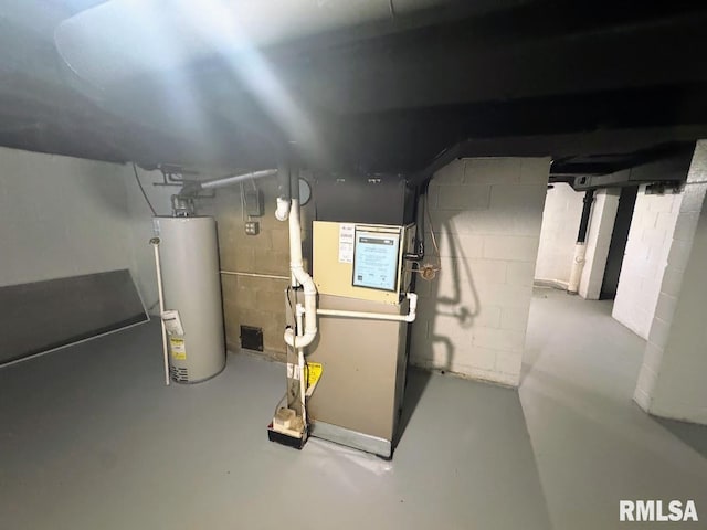 4107 N Hollyridge Cir, Peoria, IL 61614 - unfinished below grade area with water heater and heating unit