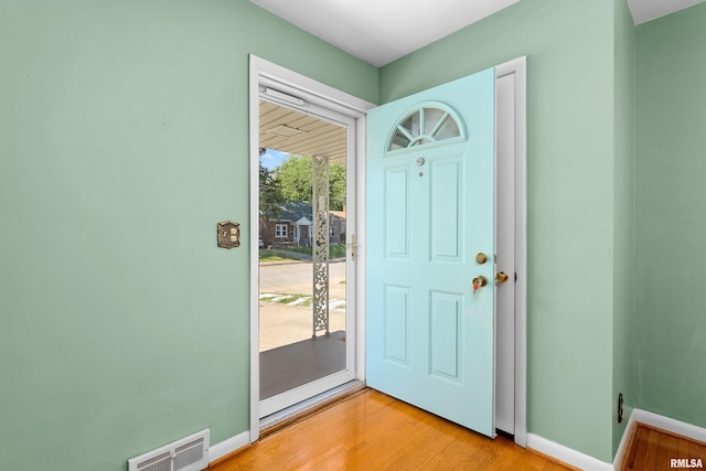 2400 W Callender Ave, West Peoria, IL 61610 - entryway featuring light wood-style floors and baseboards