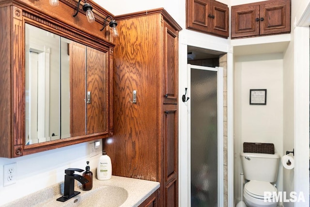306 W Fremont St, Elmwood, IL 61529 - full bath featuring a shower stall and vanity