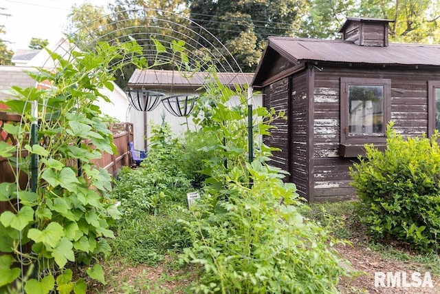 306 W Fremont St, Elmwood, IL 61529 - view of side of property with a metal roof