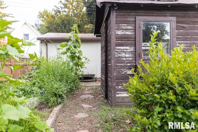 306 W Fremont St, Elmwood, IL 61529 - view of side of home with a metal roof