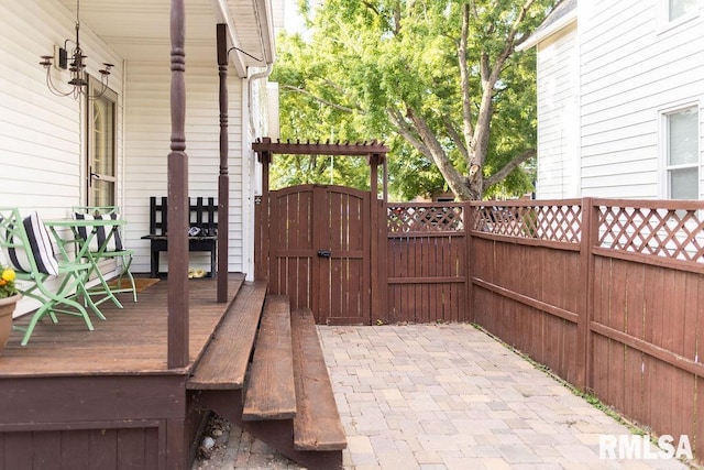 306 W Fremont St, Elmwood, IL 61529 - view of patio with a gate