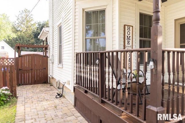 306 W Fremont St, Elmwood, IL 61529 - view of patio with a gate