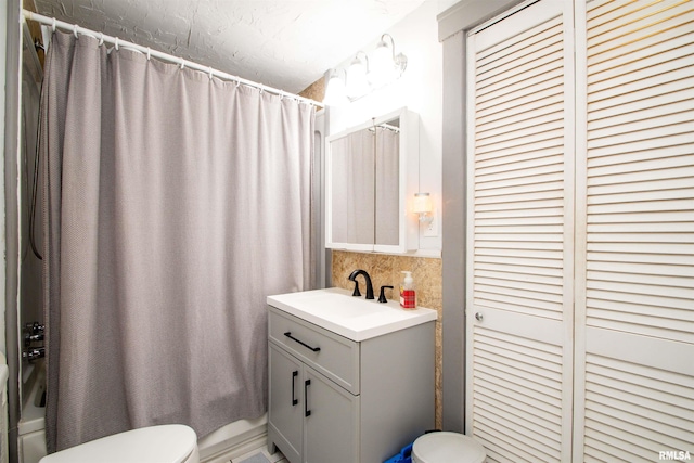 1926 W Callender Ave, West Peoria, IL 61604 - full bathroom featuring vanity, shower / bath combo with shower curtain, and backsplash