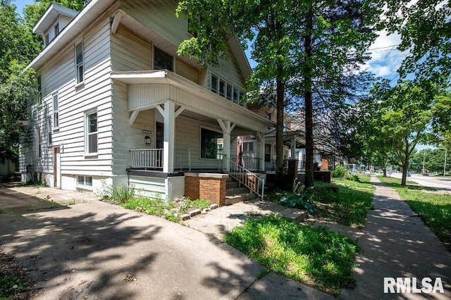 1121 N University St, Peoria, IL 61606 - view of front of property with covered porch