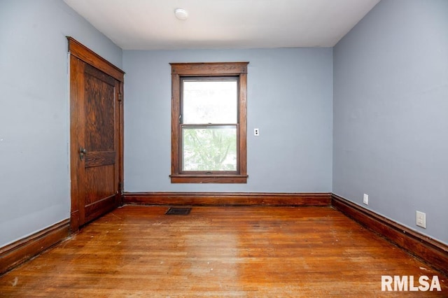 1121 N University St, Peoria, IL 61606 - unfurnished room with wood finished floors and baseboards