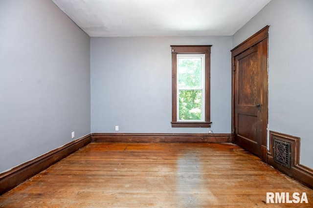 1121 N University St, Peoria, IL 61606 - empty room with light wood-style floors and baseboards