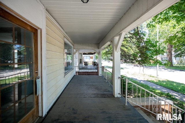 1121 N University St, Peoria, IL 61606 - view of porch
