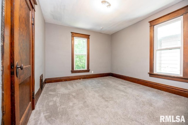 1121 N University St, Peoria, IL 61606 - empty room featuring baseboards and carpet flooring