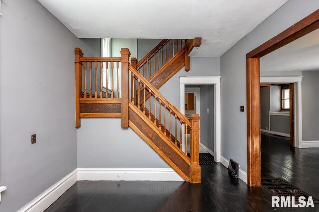 1121 N University St, Peoria, IL 61606 - staircase with wood finished floors and baseboards