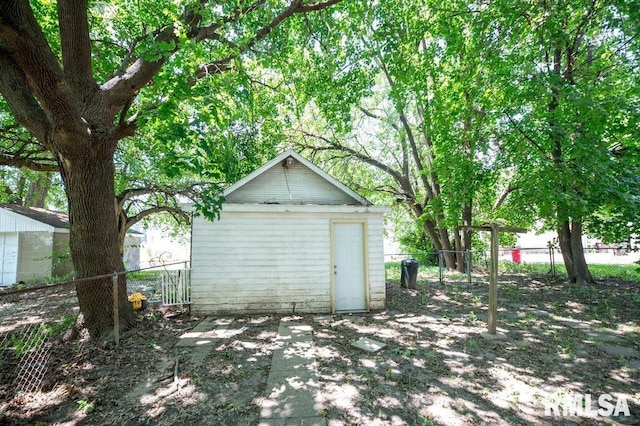 1121 N University St, Peoria, IL 61606 - garage with a shed