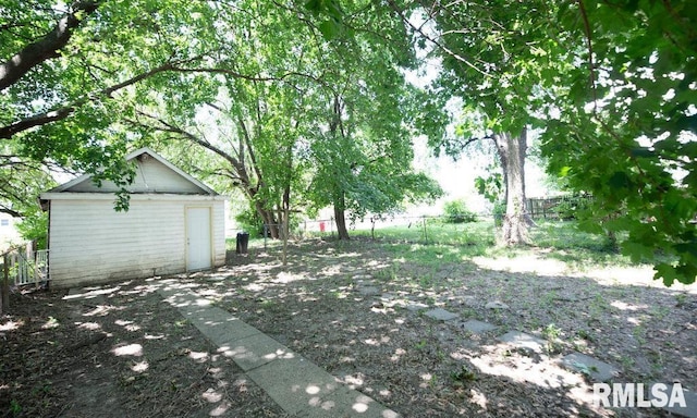 1121 N University St, Peoria, IL 61606 - view of yard with a storage unit