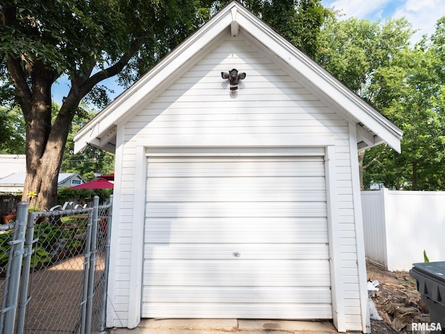1108 Summer St, Pekin, IL 61554 - view of detached garage