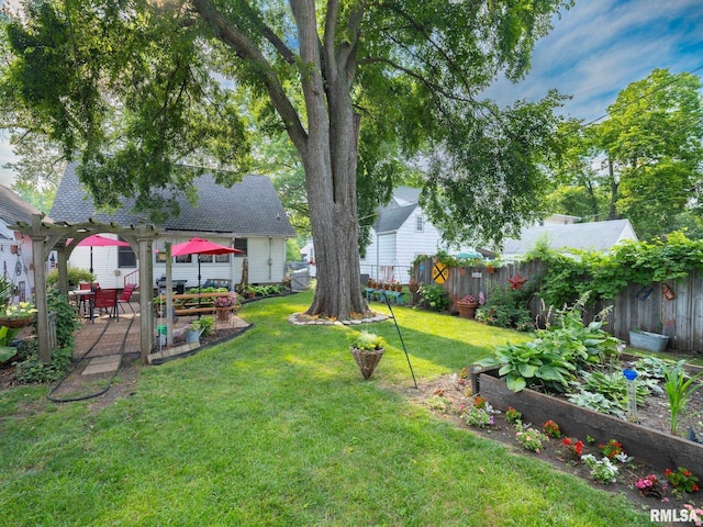 1108 Summer St, Pekin, IL 61554 - view of yard with a garden and a patio