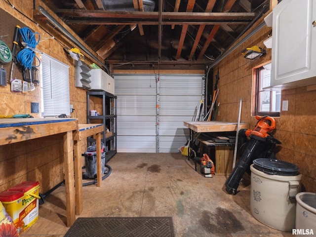 1108 Summer St, Pekin, IL 61554 - garage with a workshop area
