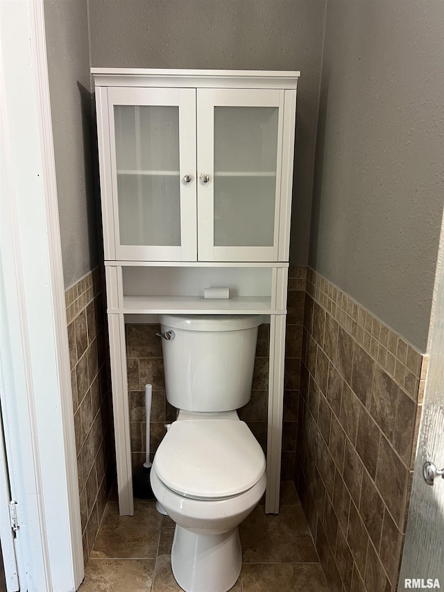 236 W Grant St, Macomb, IL 61455 - bathroom featuring tile walls and a wainscoted wall