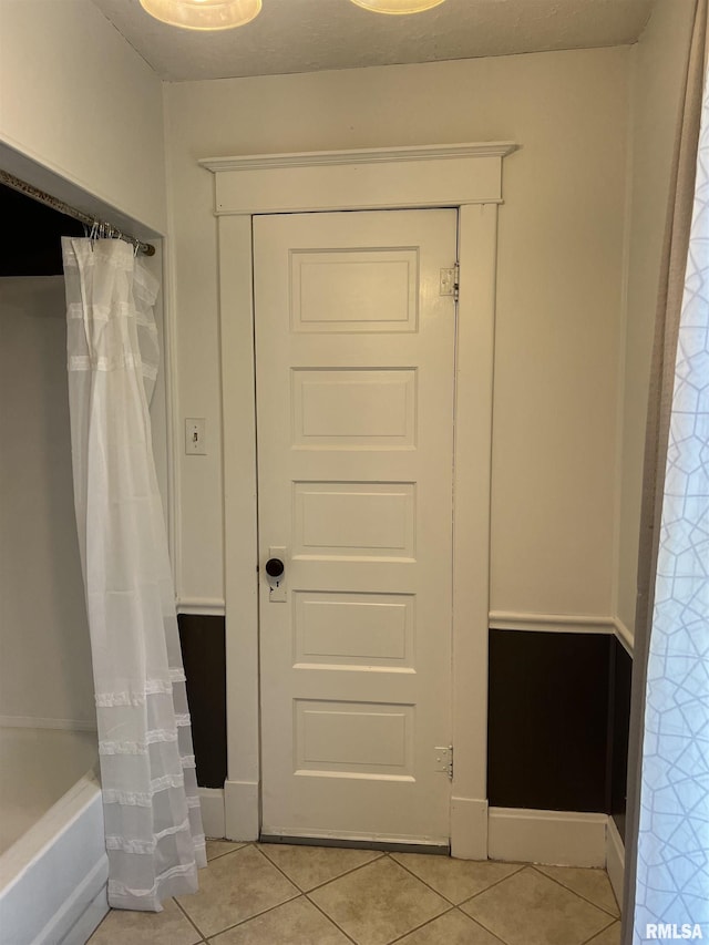 236 W Grant St, Macomb, IL 61455 - full bathroom featuring tile patterned flooring and shower / bath combo with shower curtain