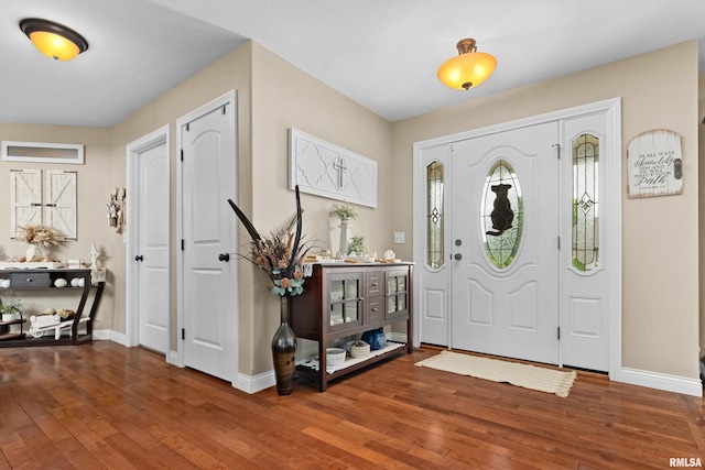 824 Debates St, Washington, IL 61571 - foyer entrance featuring hardwood / wood-style flooring and baseboards