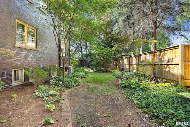1227 W Barker Ave, Peoria, IL 61606 - view of yard