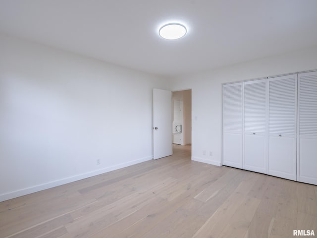 2810 Deveron Cir, Pekin, IL 61554 - unfurnished bedroom with light wood finished floors and a closet