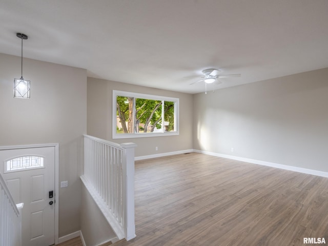 2922 W Larchmont Ln, Peoria, IL 61615 - entryway with ceiling fan and wood finished floors