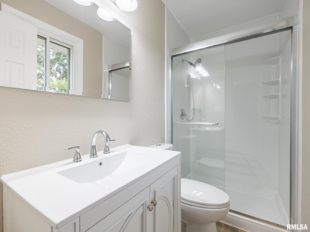 2922 W Larchmont Ln, Peoria, IL 61615 - full bath with vanity, a shower stall, and a textured wall
