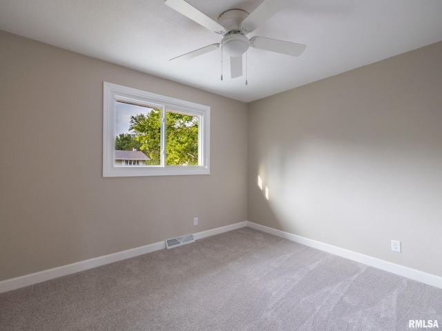 2922 W Larchmont Ln, Peoria, IL 61615 - unfurnished room featuring light carpet and a ceiling fan