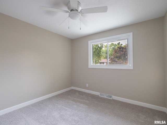 2922 W Larchmont Ln, Peoria, IL 61615 - unfurnished room with carpet flooring and ceiling fan
