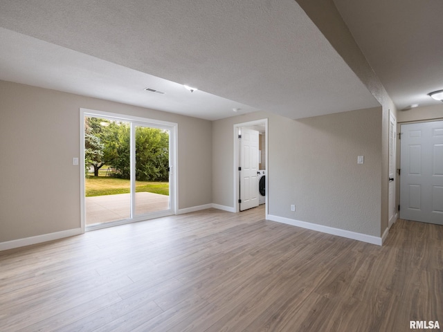 2922 W Larchmont Ln, Peoria, IL 61615 - spare room featuring wood finished floors, washer / dryer, and a textured ceiling
