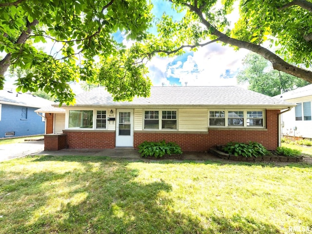 1505 N 9th St, Pekin, IL 61554 - ranch-style home with brick siding and a front lawn